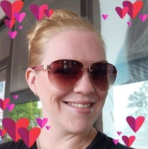 Meet your Posher, Alexandra